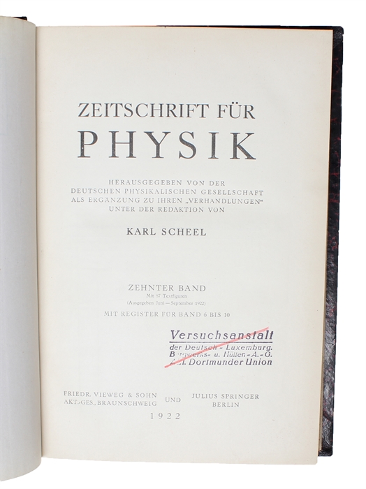 Über die Krümmung des Raumes. + Über die Möglichkeit einer Welt mit konstanter negativer Krümmung des Raumes. + (Einstein's two remarks to the first paper): Bemerkung ... + Notiz ...