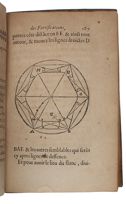 Traité des Fevx artificiels povr la Gverre, et povr la Recreation; Avec plusieurs belles obseruation, abregez de Geometrie, Fortifications, Horloges Solairs, & examples d'Arithmetique. De nouueau reueu, corrigé & augmenté par l'Autheur, Francois de ...