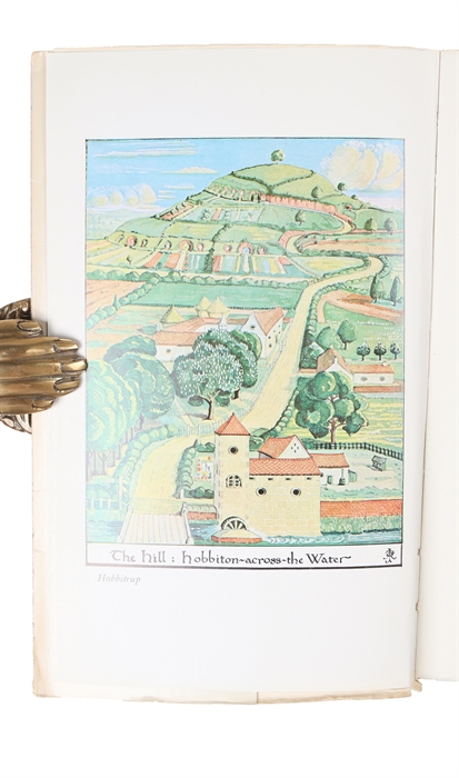 Hobbitten eller Ud og hjem igen. Illustreret af forfatteren på dansk ved Ida Nyrop Ludvigsen.  