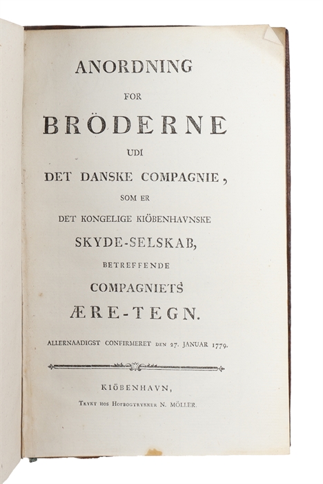 Anordning for Brøderne udi det danske Compagnie, som er det kongelige kiøbenhavnske Skyde-Selskab, betreffende Compagniets Ære-Tegn. Allernaadigst confirmeret den 27. Januar 1779.