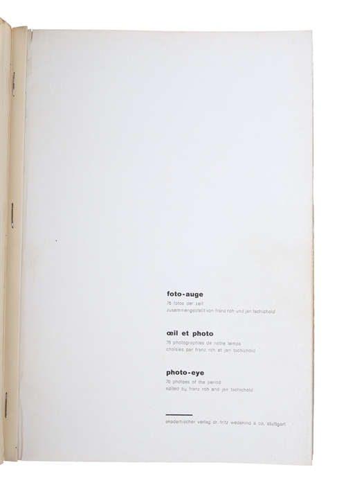 Foto-Auge. 76 Fotos der Zeit zusammengestellt von F. Roh und J. Tschichold. Oeil et photo. 76 photographies de notre temps choisies par F. Roh et J. Tschichold. Photo-eye. 76 photoes of the period edited by F. Roh and J. Tschichold.