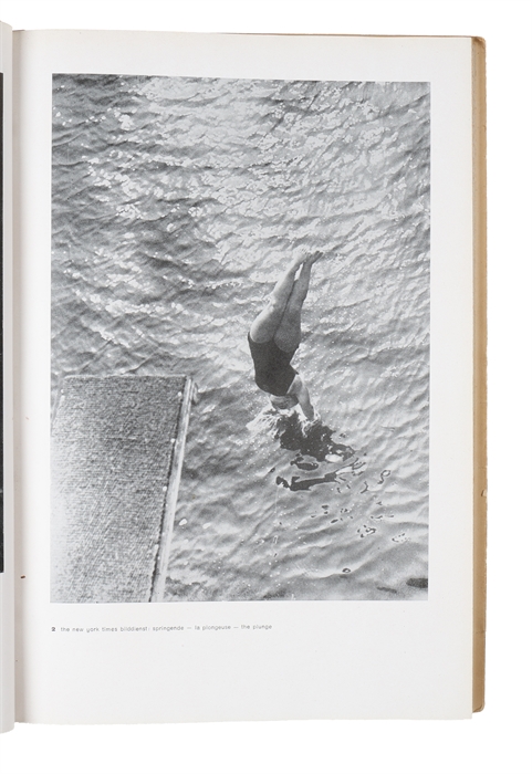 Foto-Auge. 76 Fotos der Zeit zusammengestellt von F. Roh und J. Tschichold. Oeil et photo. 76 photographies de notre temps choisies par F. Roh et J. Tschichold. Photo-eye. 76 photoes of the period edited by F. Roh and J. Tschichold.