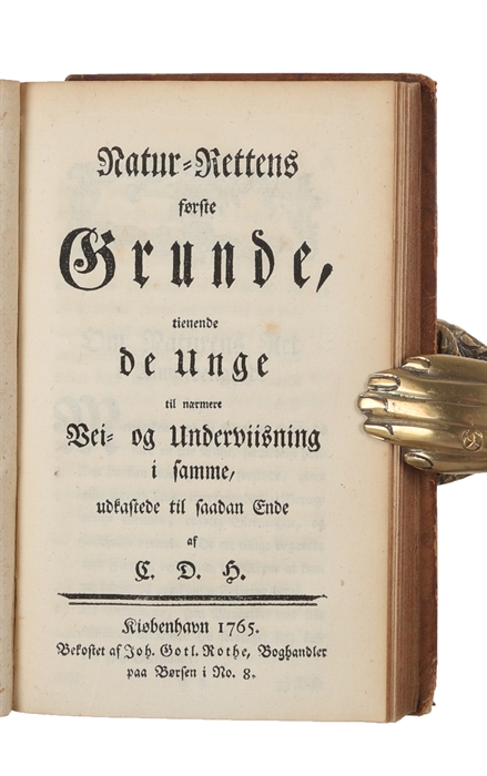 Ordqvæder, betragtede deels som Levninger af den uskrevne, (vid. Fortalen til Christian den 5tes Lov, Folio 3.) deels som Grundsætninger til den nu giældende skrevne Lov, og ellers i Almindelighed som fordum Tids Sæde= og Leve=regler.. (+) Natur=Rette...