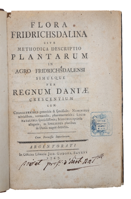 Flora Friderichsdalina sive Methodo descriptio Plantarum in Agro Fridrichsdalensi simulque per Regnum Daniæ crescentium cum Characteribus genericis & specificis;...ac Speciebus pluribus in Dania nuper detectis.