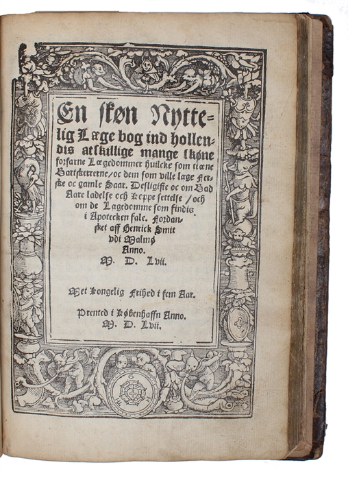Samlingsbind med alle Henrik Smiths lægebøger i 1557 udgaverne, alle trykt af Hans Vingaard.: 1. Tredie Urtegaard, ordelige oc flitelige tilhobe samlet aff de beste och lerdiste Lægers Bøger, indeholdendis nogre skøne oc udvalde LÆgedoms støcker som ga...