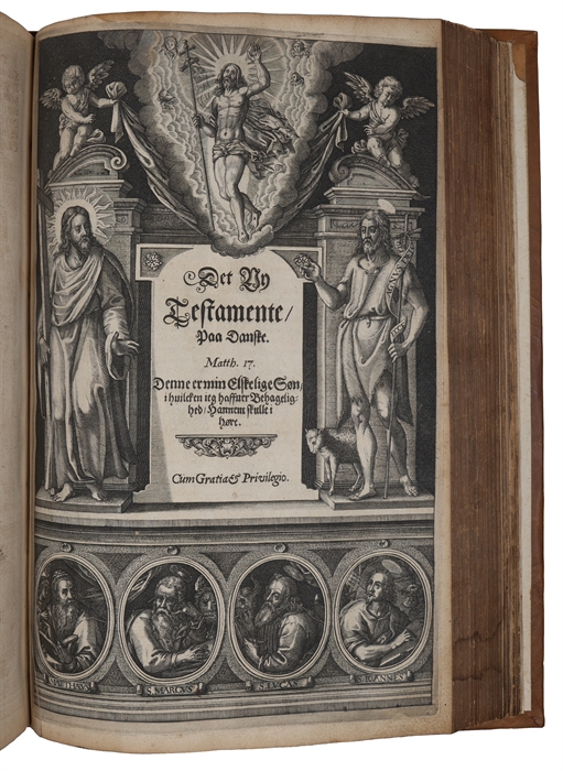 Biblia Det er Den gantske Hellige Scrifft paa Danske igien offuerseet oc Prentet effter vor allernaadigste Herris oc Kongis K. Christian den IV. Befaling. Mett Register/ alle D. Lutheri Fortaler ghans Udledning i Brædden oc Viti Theodori Summarier. Cu...