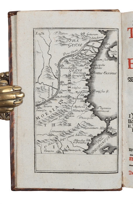 P. Ovidii Nasonis Tristium Lib. V. Et Epistolarum Ex Ponto Lib. IV. Welche derselbe von seinen betrübten Umständen in dem zuerkannten Exilio zu Tomis geschrieben hat, Mit Teutschen Anmerckungen.