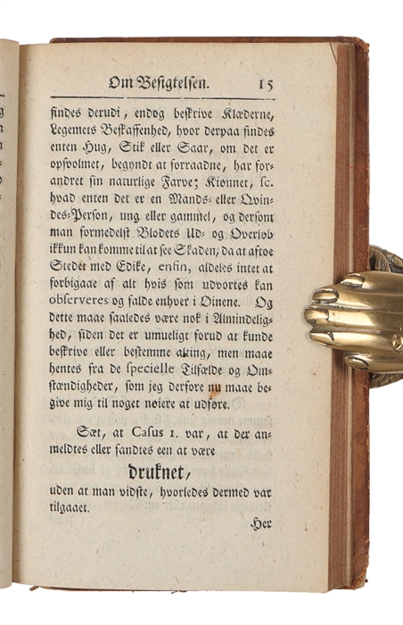 Ordqvæder, betragtede deels som Levninger af den uskrevne, (vid. Fortalen til Christian den 5tes Lov, Folio 3.) deels som Grundsætninger til den nu giældende skrevne Lov, og ellers i Almindelighed som fordum Tids Sæde= og Leve=regler.. (+) Natur=Rette...
